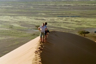 bis zum Kn�chel im Sand